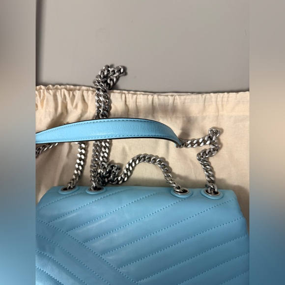 Tory Burch Small Kira Chevron Convertible Shoulder Bag in Light Celeste. - Picture 4 of 6